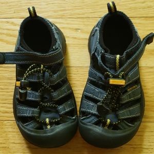 Keen sandals toddler size 9